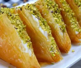 Warbat/Cream or Pistachio